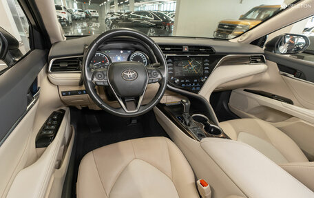 Toyota Camry, 2020 год, 3 380 000 рублей, 8 фотография