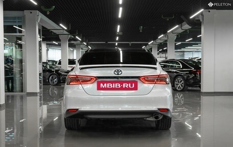 Toyota Camry, 2020 год, 3 380 000 рублей, 6 фотография