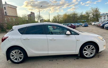 Opel Astra J, 2011 год, 800 000 рублей, 2 фотография