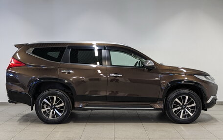 Mitsubishi Pajero Sport III рестайлинг, 2018 год, 2 930 000 рублей, 4 фотография