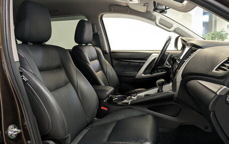 Mitsubishi Pajero Sport III рестайлинг, 2018 год, 2 930 000 рублей, 24 фотография
