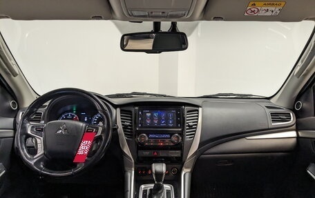 Mitsubishi Pajero Sport III рестайлинг, 2018 год, 2 930 000 рублей, 14 фотография