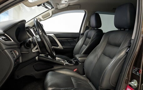 Mitsubishi Pajero Sport III рестайлинг, 2018 год, 2 930 000 рублей, 20 фотография