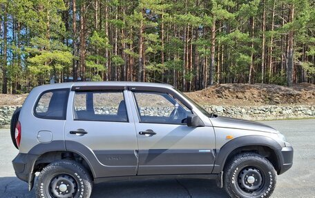 Chevrolet Niva I рестайлинг, 2010 год, 510 000 рублей, 4 фотография