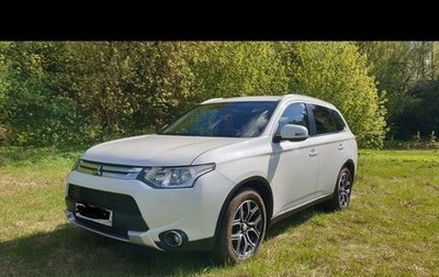 Mitsubishi Outlander III рестайлинг 3, 2014 год, 2 050 000 рублей, 1 фотография