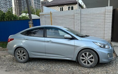 Hyundai Solaris II рестайлинг, 2012 год, 800 000 рублей, 2 фотография