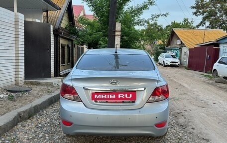 Hyundai Solaris II рестайлинг, 2012 год, 800 000 рублей, 3 фотография