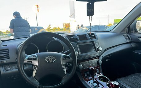 Toyota Highlander III, 2012 год, 1 990 000 рублей, 2 фотография
