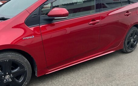 Toyota Prius IV XW50, 2016 год, 1 800 000 рублей, 4 фотография