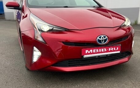 Toyota Prius IV XW50, 2016 год, 1 800 000 рублей, 3 фотография