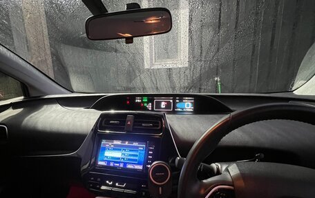 Toyota Prius IV XW50, 2016 год, 1 800 000 рублей, 12 фотография