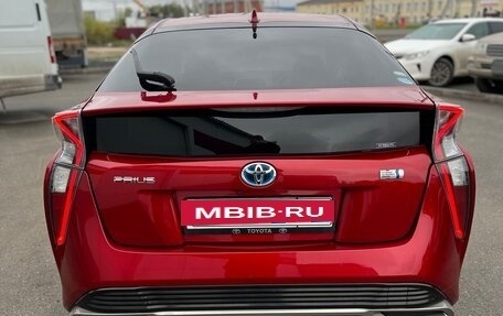 Toyota Prius IV XW50, 2016 год, 1 800 000 рублей, 7 фотография