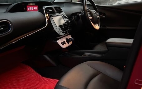Toyota Prius IV XW50, 2016 год, 1 800 000 рублей, 16 фотография