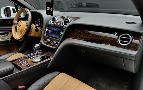 Bentley Bentayga I, 2017 год, 12 280 000 рублей, 29 фотография
