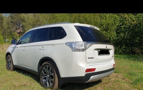 Mitsubishi Outlander III рестайлинг 3, 2014 год, 2 050 000 рублей, 6 фотография