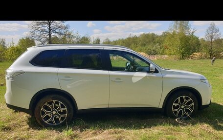 Mitsubishi Outlander III рестайлинг 3, 2014 год, 2 050 000 рублей, 7 фотография