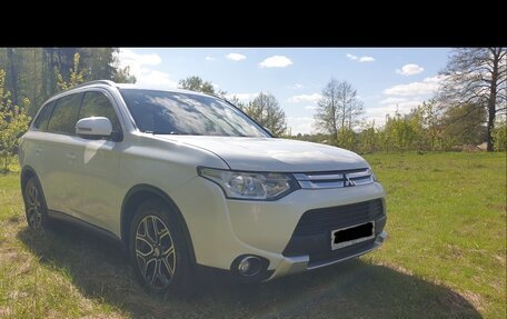 Mitsubishi Outlander III рестайлинг 3, 2014 год, 2 050 000 рублей, 4 фотография