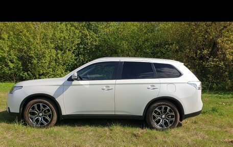 Mitsubishi Outlander III рестайлинг 3, 2014 год, 2 050 000 рублей, 8 фотография