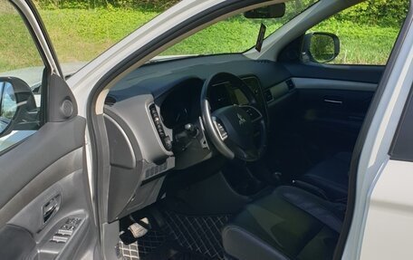 Mitsubishi Outlander III рестайлинг 3, 2014 год, 2 050 000 рублей, 9 фотография