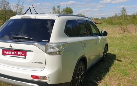 Mitsubishi Outlander III рестайлинг 3, 2014 год, 2 050 000 рублей, 3 фотография