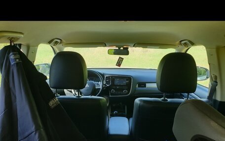 Mitsubishi Outlander III рестайлинг 3, 2014 год, 2 050 000 рублей, 26 фотография