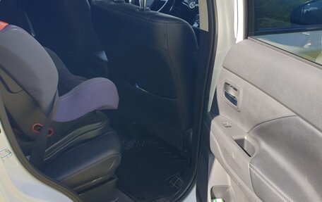 Mitsubishi Outlander III рестайлинг 3, 2014 год, 2 050 000 рублей, 20 фотография