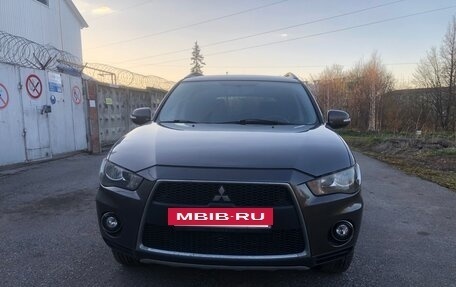 Mitsubishi Outlander III рестайлинг 3, 2012 год, 1 100 000 рублей, 3 фотография