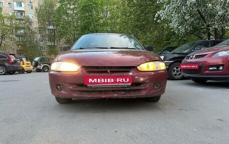 Mitsubishi Mirage VI рестайлинг, 2000 год, 200 000 рублей, 2 фотография