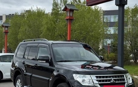 Mitsubishi Pajero IV, 2015 год, 2 240 000 рублей, 3 фотография