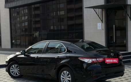 Toyota Camry, 2019 год, 3 000 000 рублей, 2 фотография