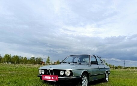 BMW 5 серия, 1982 год, 700 000 рублей, 4 фотография
