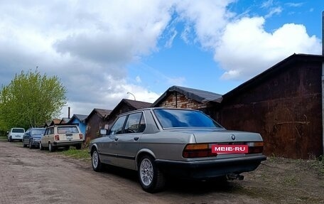BMW 5 серия, 1982 год, 700 000 рублей, 17 фотография