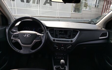 Hyundai Solaris II рестайлинг, 2017 год, 1 054 000 рублей, 5 фотография