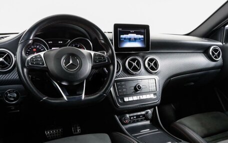 Mercedes-Benz A-Класс, 2016 год, 2 200 000 рублей, 9 фотография