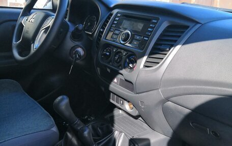 Mitsubishi L200 IV рестайлинг, 2022 год, 3 650 000 рублей, 6 фотография