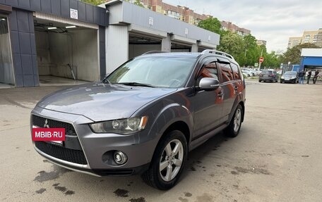 Mitsubishi Outlander III рестайлинг 3, 2010 год, 1 120 000 рублей, 2 фотография