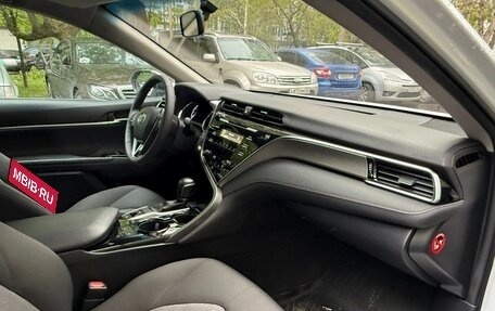Toyota Camry, 2018 год, 2 350 000 рублей, 8 фотография
