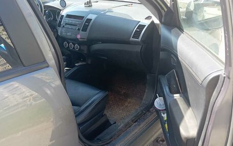 Mitsubishi Outlander III рестайлинг 3, 2010 год, 750 000 рублей, 7 фотография