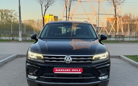 Volkswagen Tiguan II, 2017 год, 2 419 000 рублей, 2 фотография