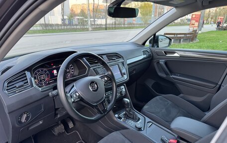 Volkswagen Tiguan II, 2017 год, 2 419 000 рублей, 23 фотография