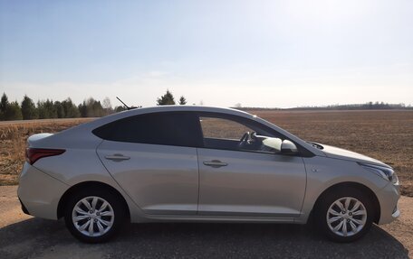Hyundai Solaris II рестайлинг, 2019 год, 1 350 000 рублей, 3 фотография