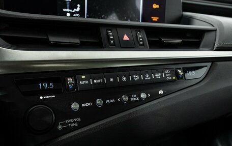 Lexus ES VII, 2018 год, 3 550 000 рублей, 19 фотография