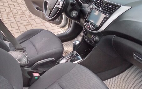 Hyundai Solaris II рестайлинг, 2013 год, 800 000 рублей, 7 фотография