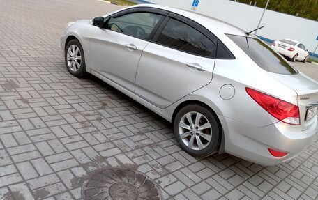 Hyundai Solaris II рестайлинг, 2013 год, 800 000 рублей, 11 фотография