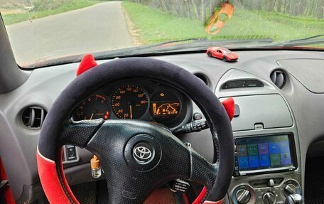 Toyota Celica VII рестайлинг, 1999 год, 550 000 рублей, 4 фотография
