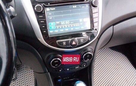 Hyundai Solaris II рестайлинг, 2013 год, 800 000 рублей, 2 фотография