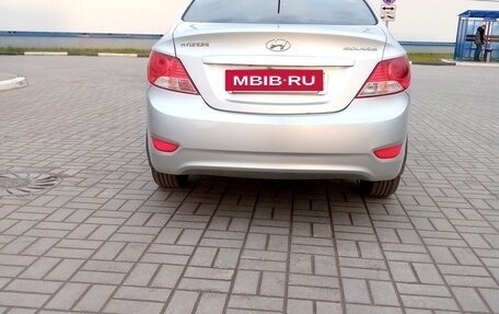 Hyundai Solaris II рестайлинг, 2013 год, 800 000 рублей, 13 фотография