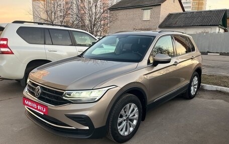 Volkswagen Tiguan II, 2021 год, 2 599 000 рублей, 2 фотография