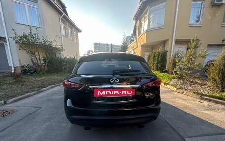 Infiniti QX70, 2016 год, 2 640 000 рублей, 9 фотография