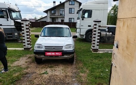 Chevrolet Niva I рестайлинг, 2004 год, 300 000 рублей, 2 фотография